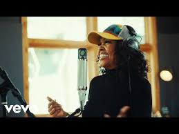 Brandon Lake, CeCe Winans - I Know A Name (with Cece Winans)