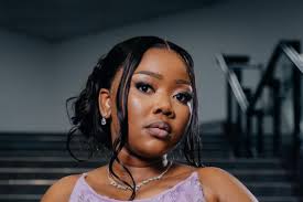 Nontokozo Mkhize - Nilinde Nithandaze (Live)