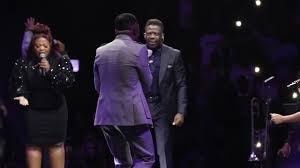 Takie Ndou ft Bishop Benjamin Dube - Wahalalela (Live)