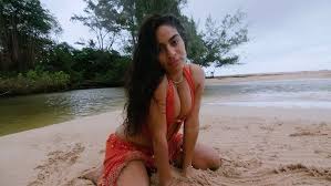 Jessie Reyez – UR HEARTBEAT (WHO DO U THINK ABOUT AT 2AM?)